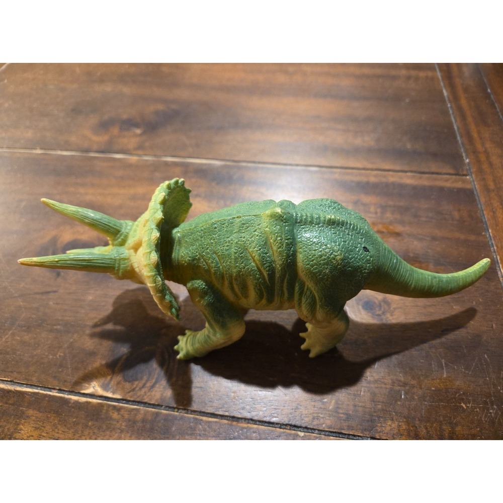 TRICERATOPS Dinosaur SAFARI LTD Realistic Prehistoric Jurassic - Picture 2 of 3